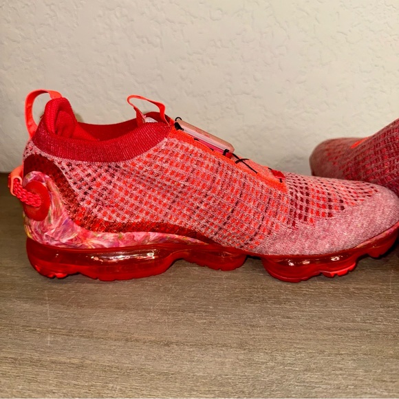 Nike Men’s Air VaporMax 2020 Flyknit, Team Red/Flash Crimson/Gym Red, Size 10.5 - Picture 10 of 13